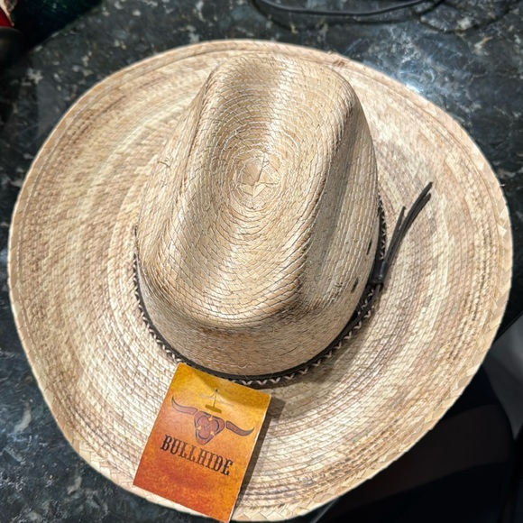 Kids cowboy hat size XS
Bullhide brand
New, never worn - Picture 1 of 4